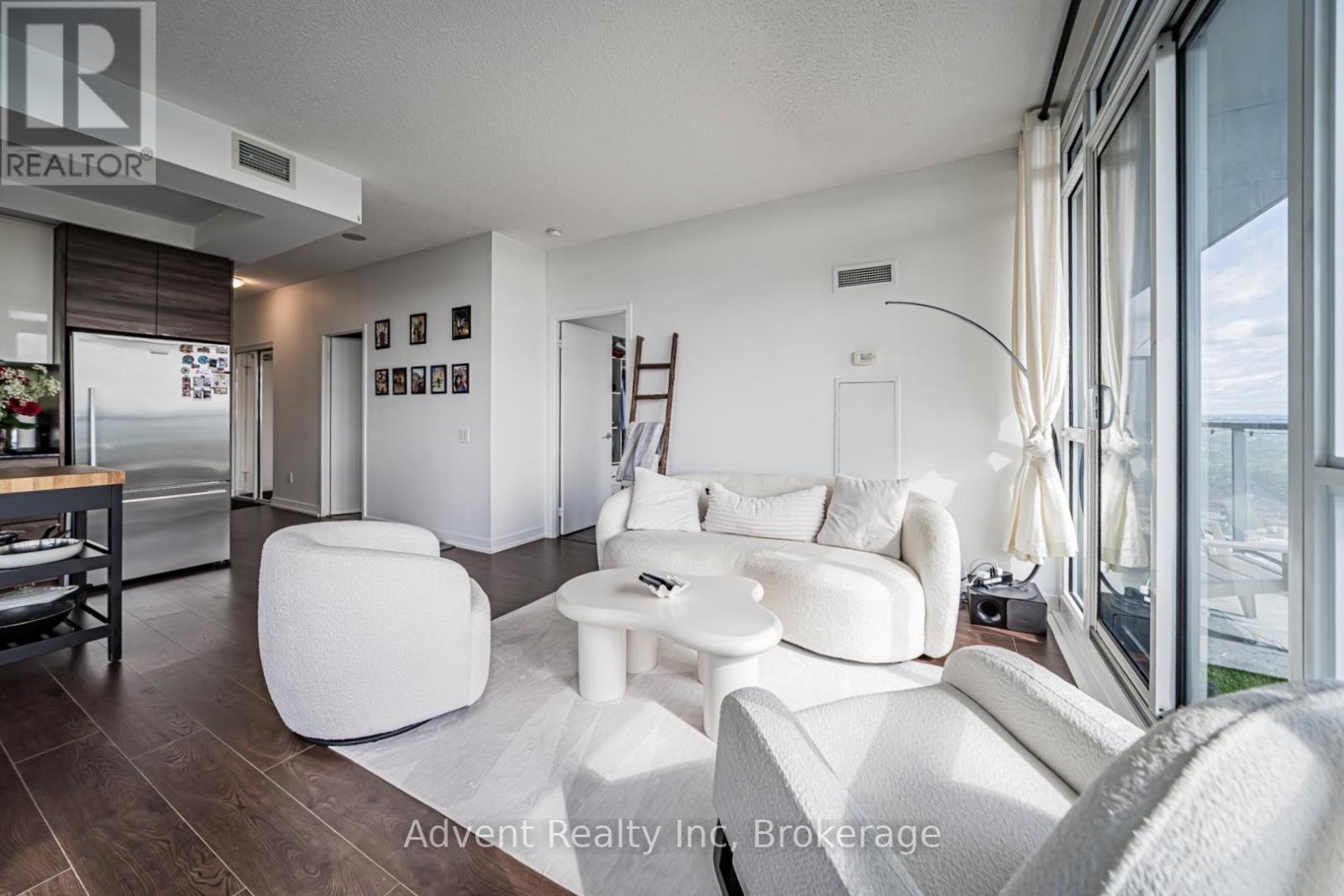 #3008 121 MCMAHON DRIVE - 6