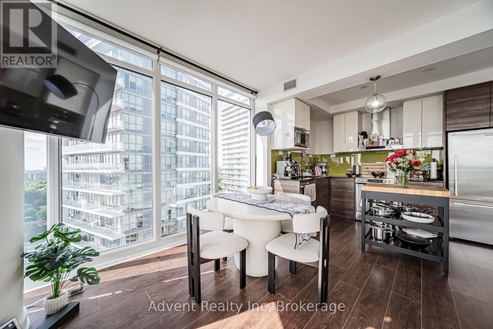 #3008 121 MCMAHON DRIVE - 8