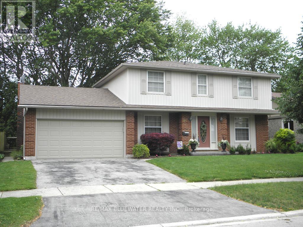 44 SPENCER CRESCENT - 1
