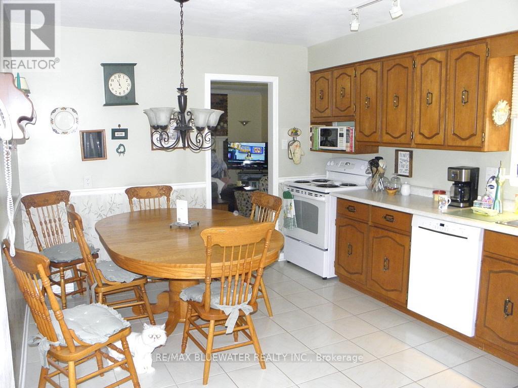 44 SPENCER CRESCENT - 12