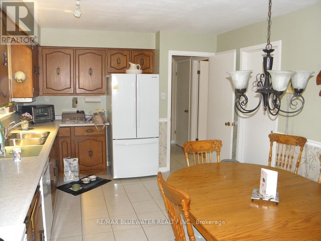 44 SPENCER CRESCENT - 13