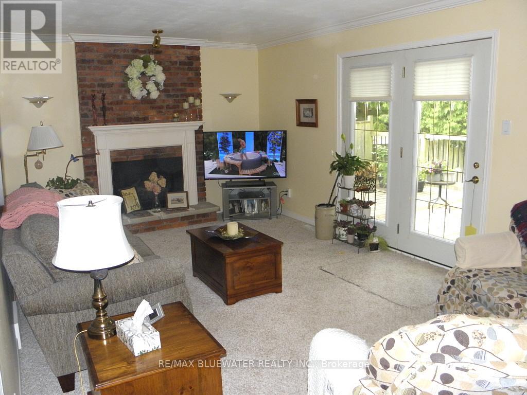44 SPENCER CRESCENT - 14
