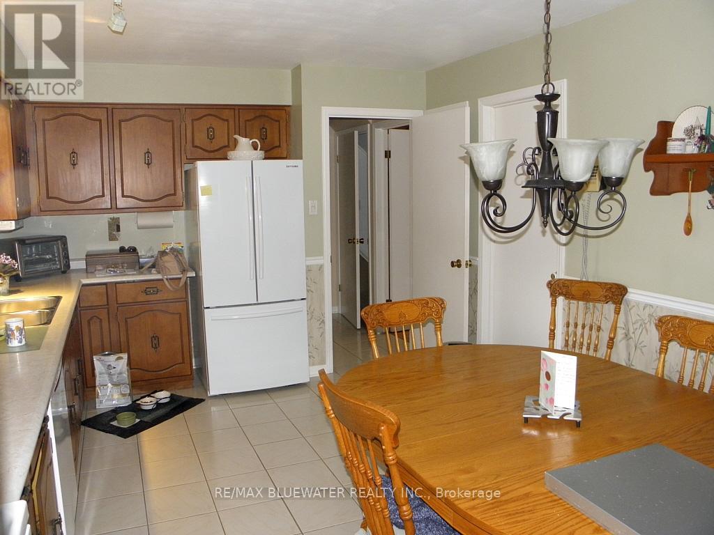 44 SPENCER CRESCENT - 17