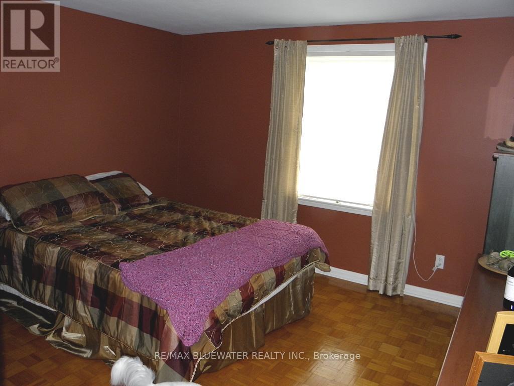 44 SPENCER CRESCENT - 21