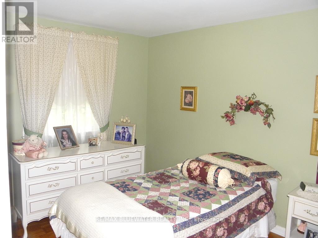 44 SPENCER CRESCENT - 23