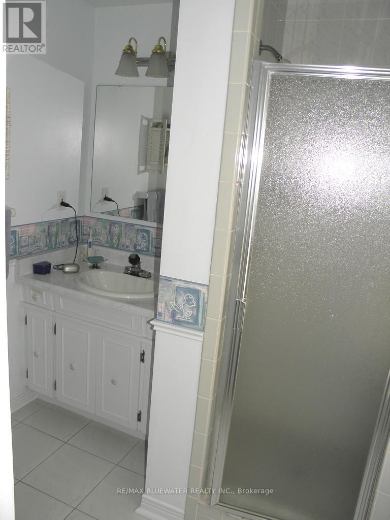 44 SPENCER CRESCENT - 24