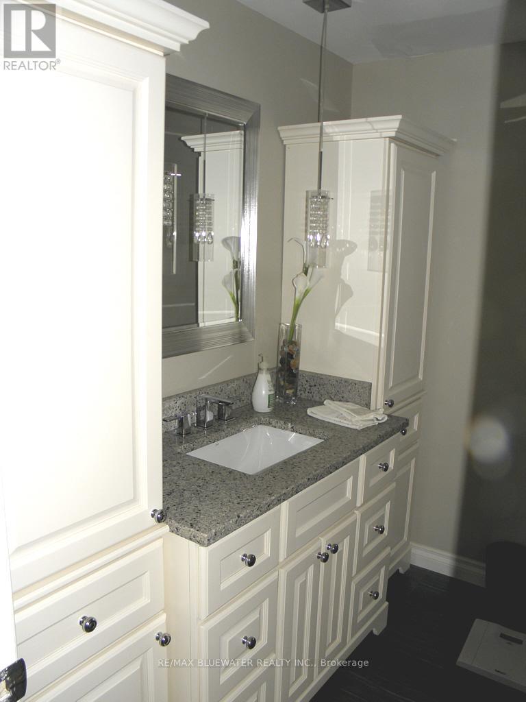 44 SPENCER CRESCENT - 25
