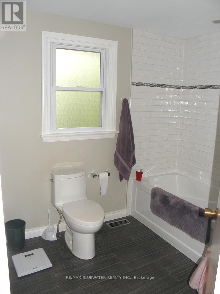 44 SPENCER CRESCENT - 26