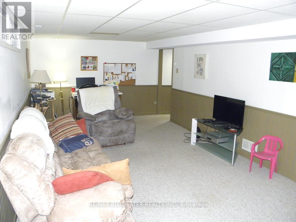 44 SPENCER CRESCENT - 28