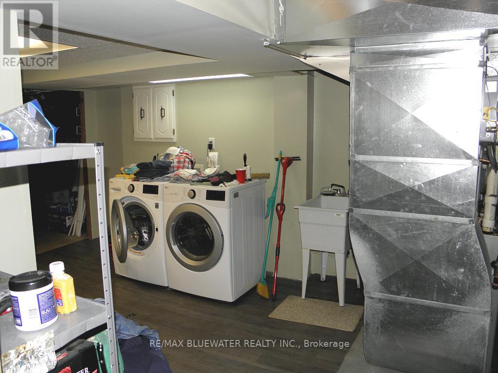 44 SPENCER CRESCENT - 30