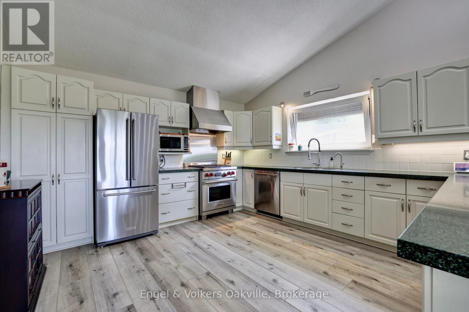 330 MOUNTSBERG ROAD - 13
