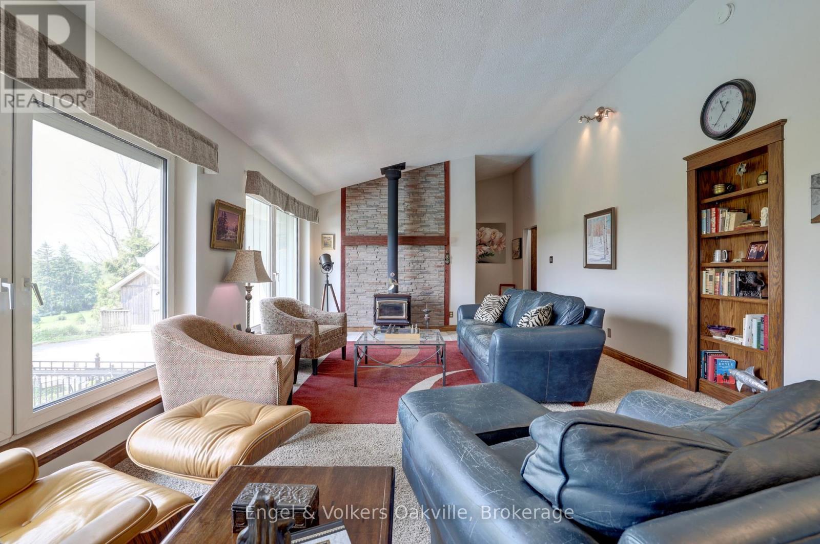 330 MOUNTSBERG ROAD - 8
