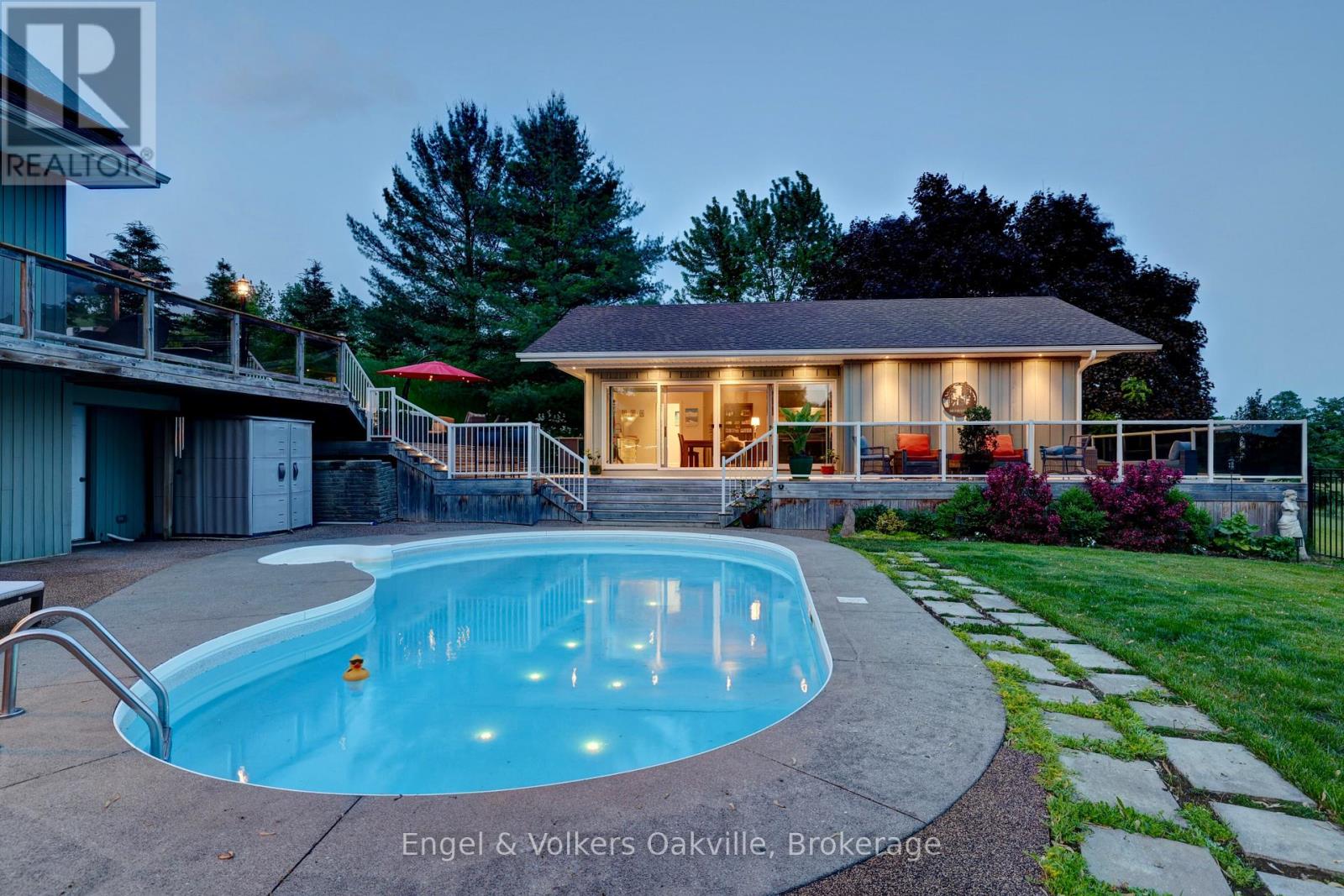 330 MOUNTSBERG ROAD - 33