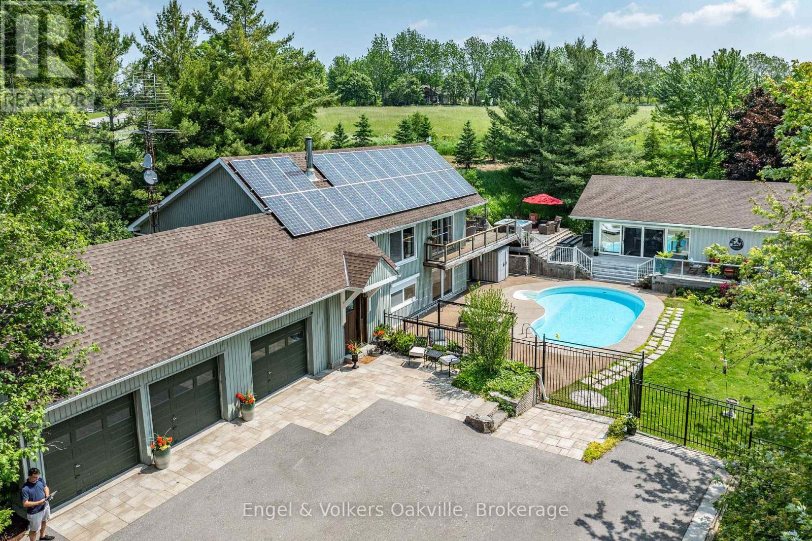 330 MOUNTSBERG ROAD - 42