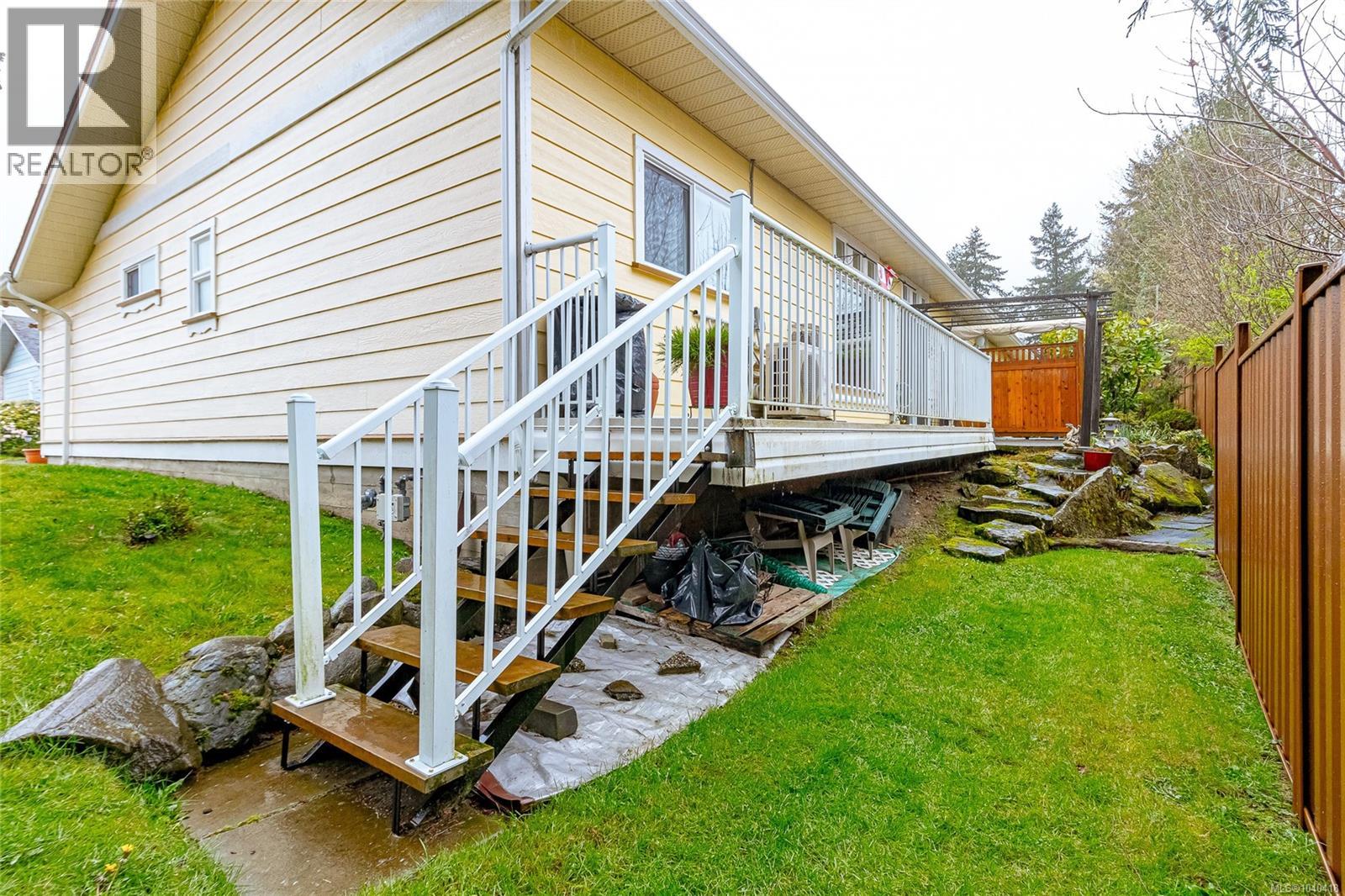 #38 9933 Chemainus Rd - 30