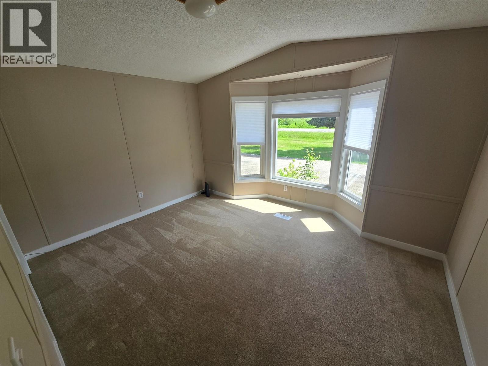 #4 851 Old N Thompson Highway - 23