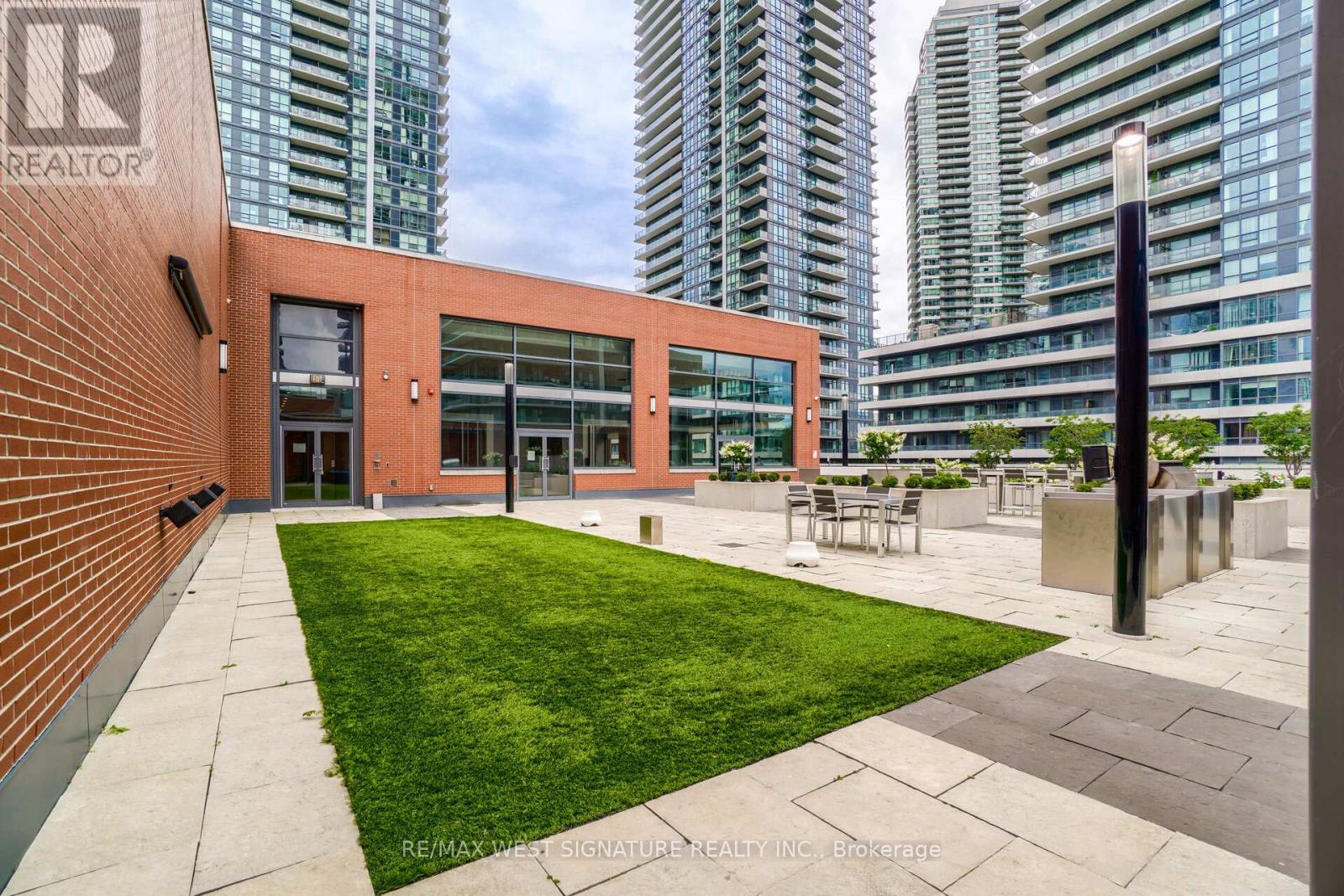 #711 2212 LAKE SHORE BOULEVARD W - 35