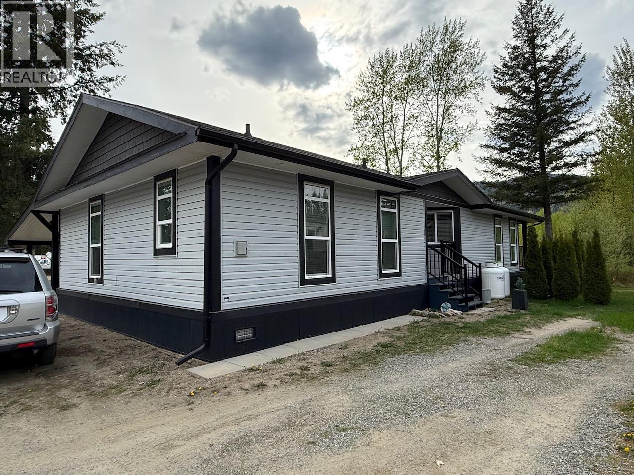 #25A 121 Ferry Road - 37