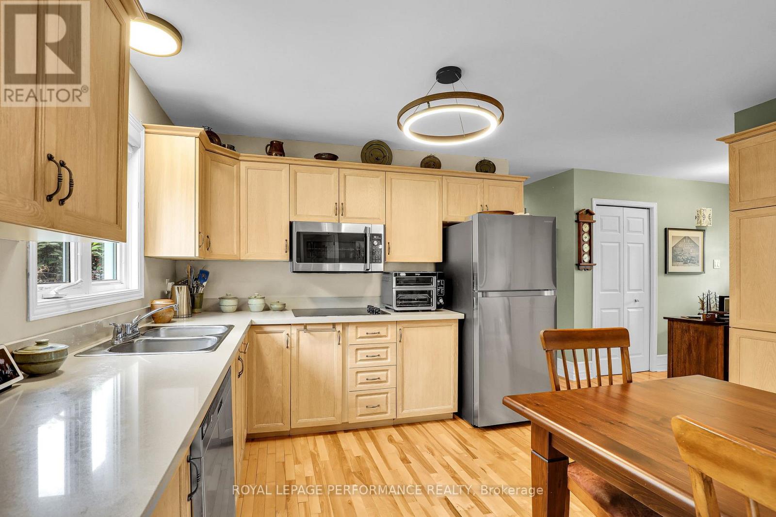3 Bed, 2 Bath House for Sale in Ottawa – 6115 KAYCOURT DRIVE, Ottawa – MLS# X13464122 - Image 7