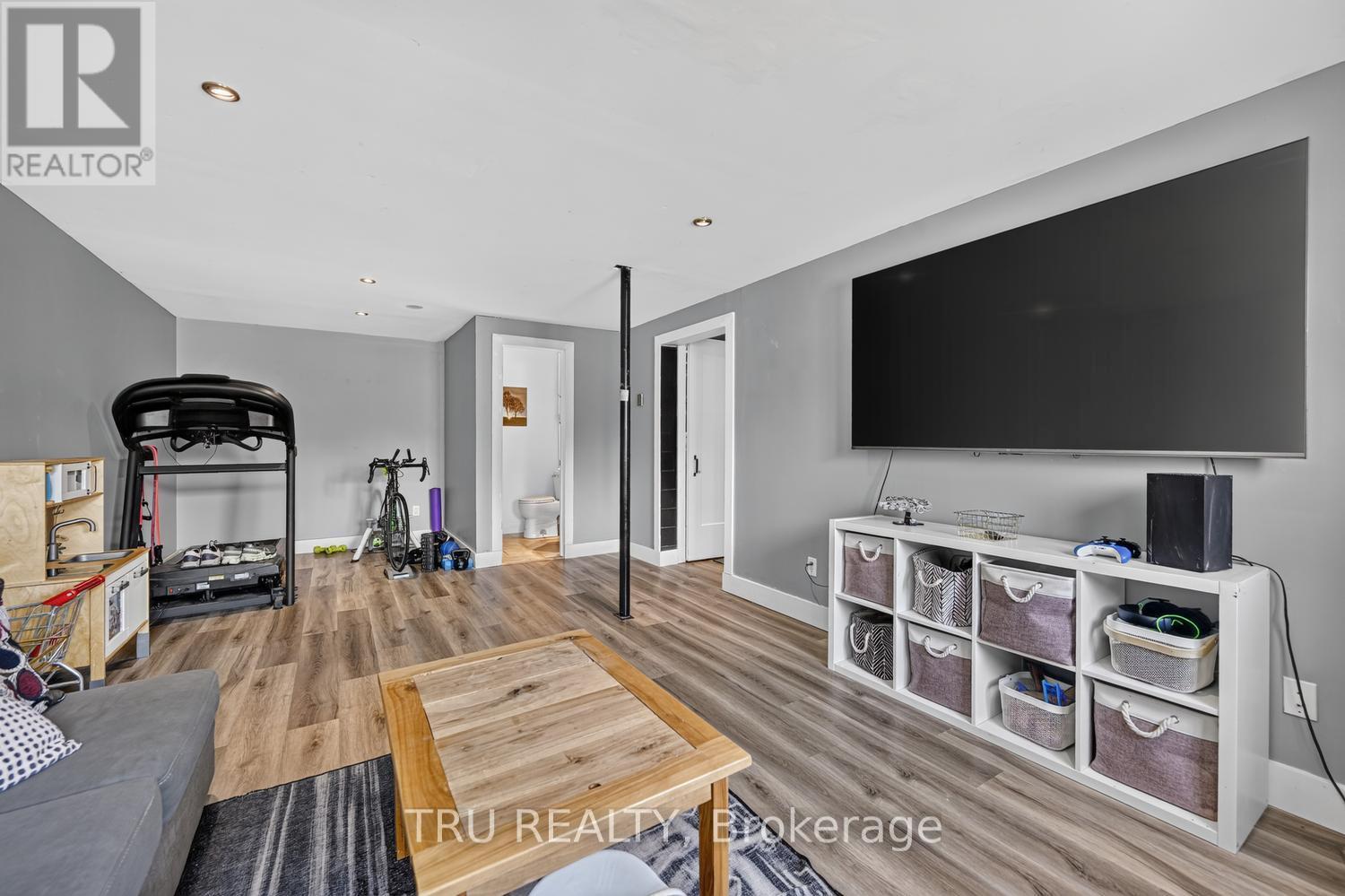 5 BROOKVIEW CRESCENT - 21
