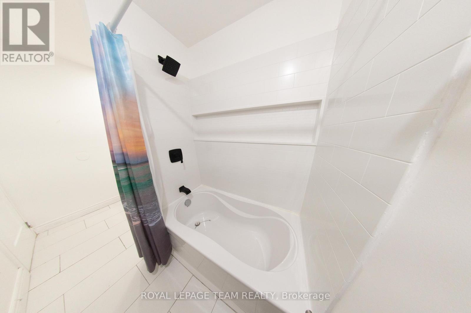 #44 3415 UPLANDS DRIVE - 33