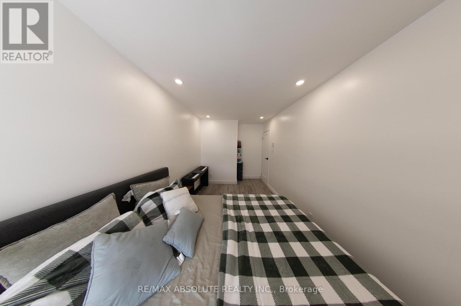 #44 3415 UPLANDS DRIVE - 40