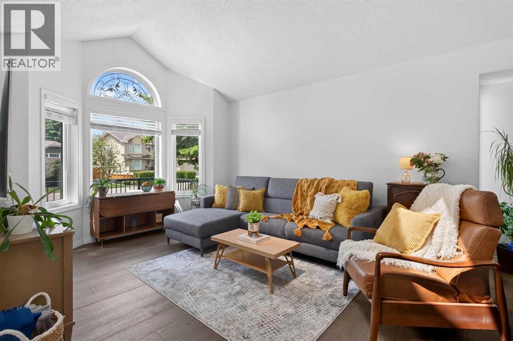 Front living room gets fantastic sun