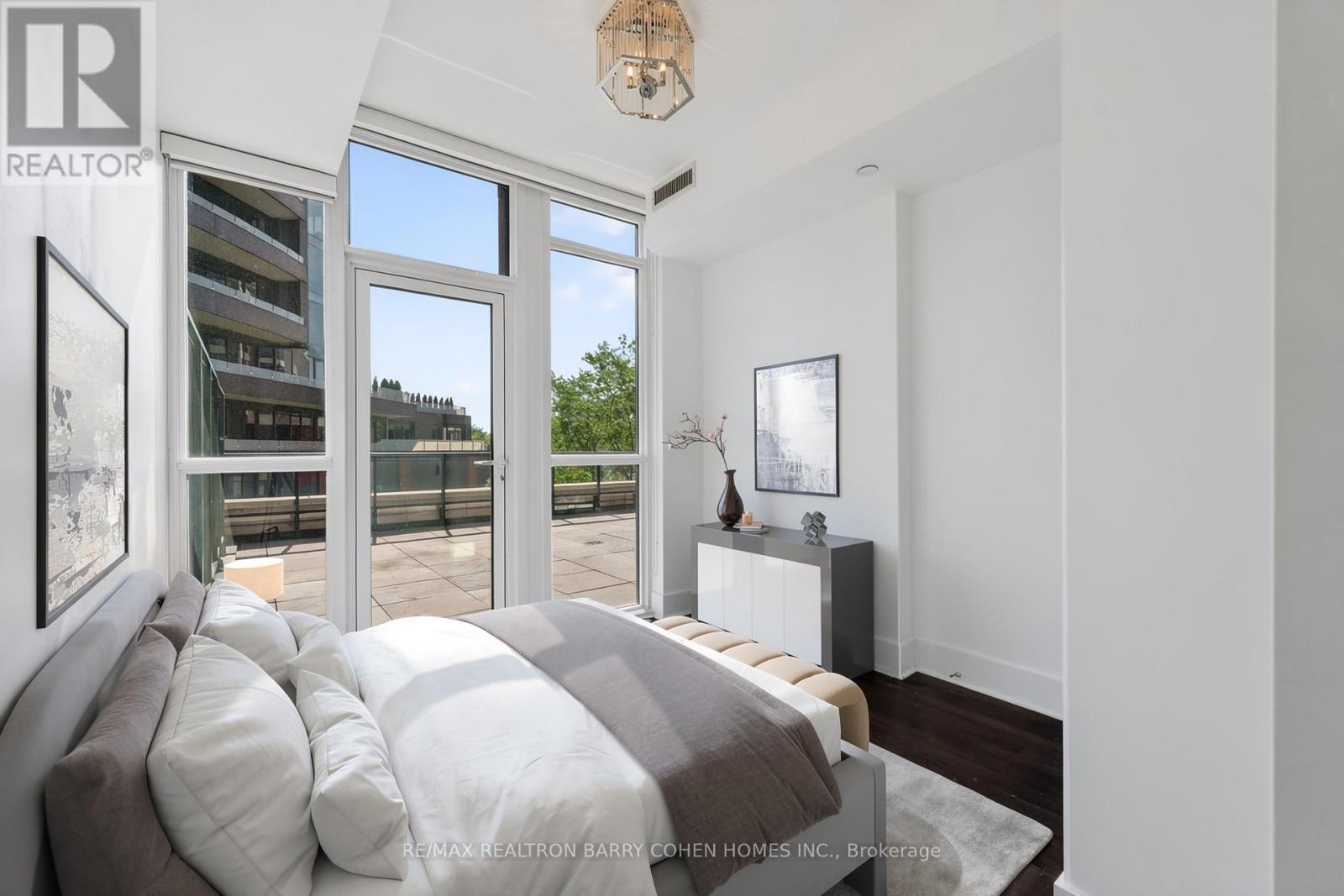 #303 32 DAVENPORT ROAD - 13