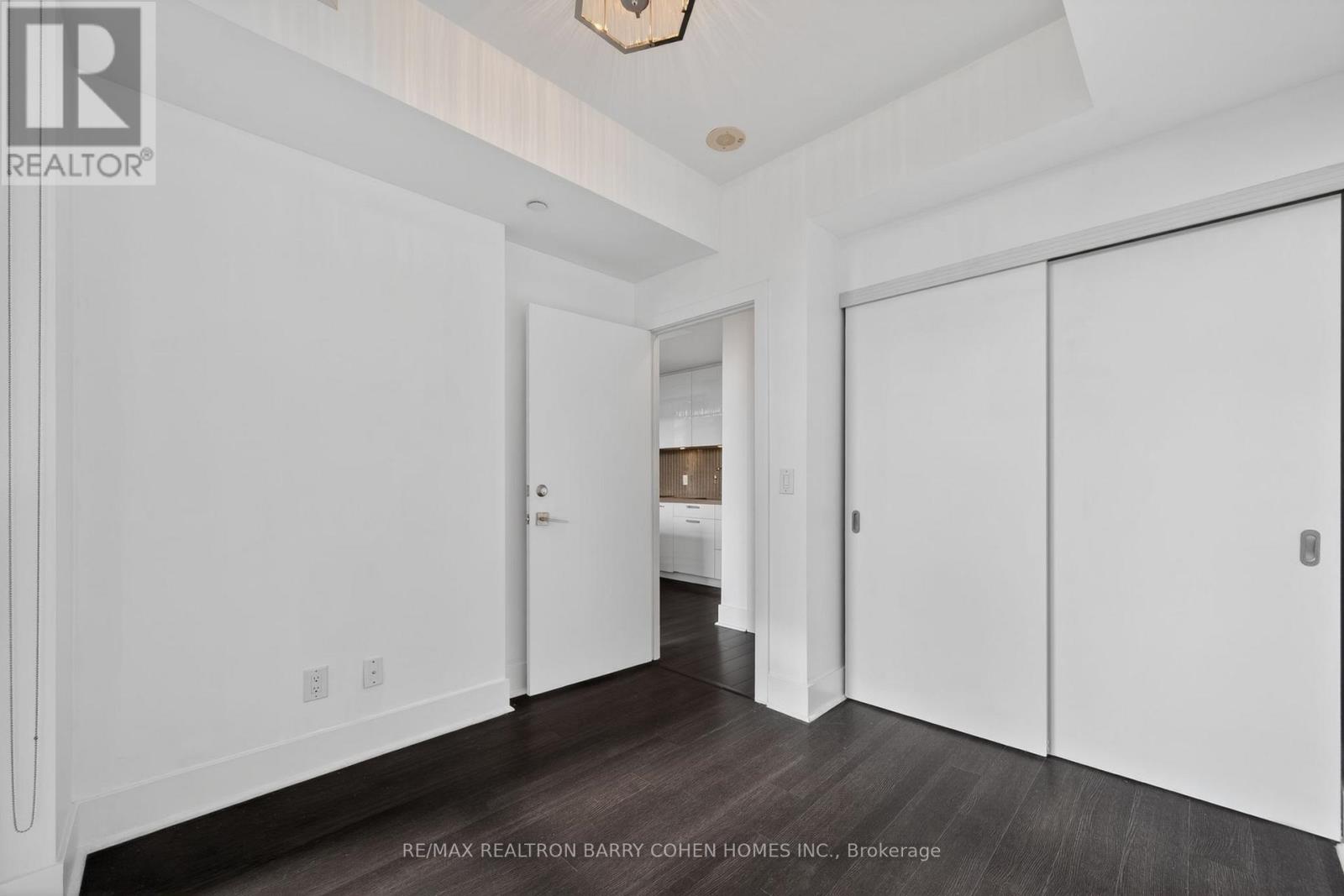 #303 32 DAVENPORT ROAD - 14