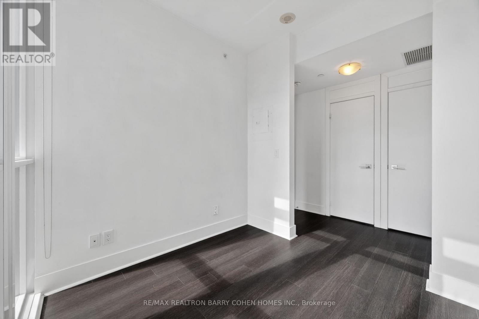 #303 32 DAVENPORT ROAD - 18