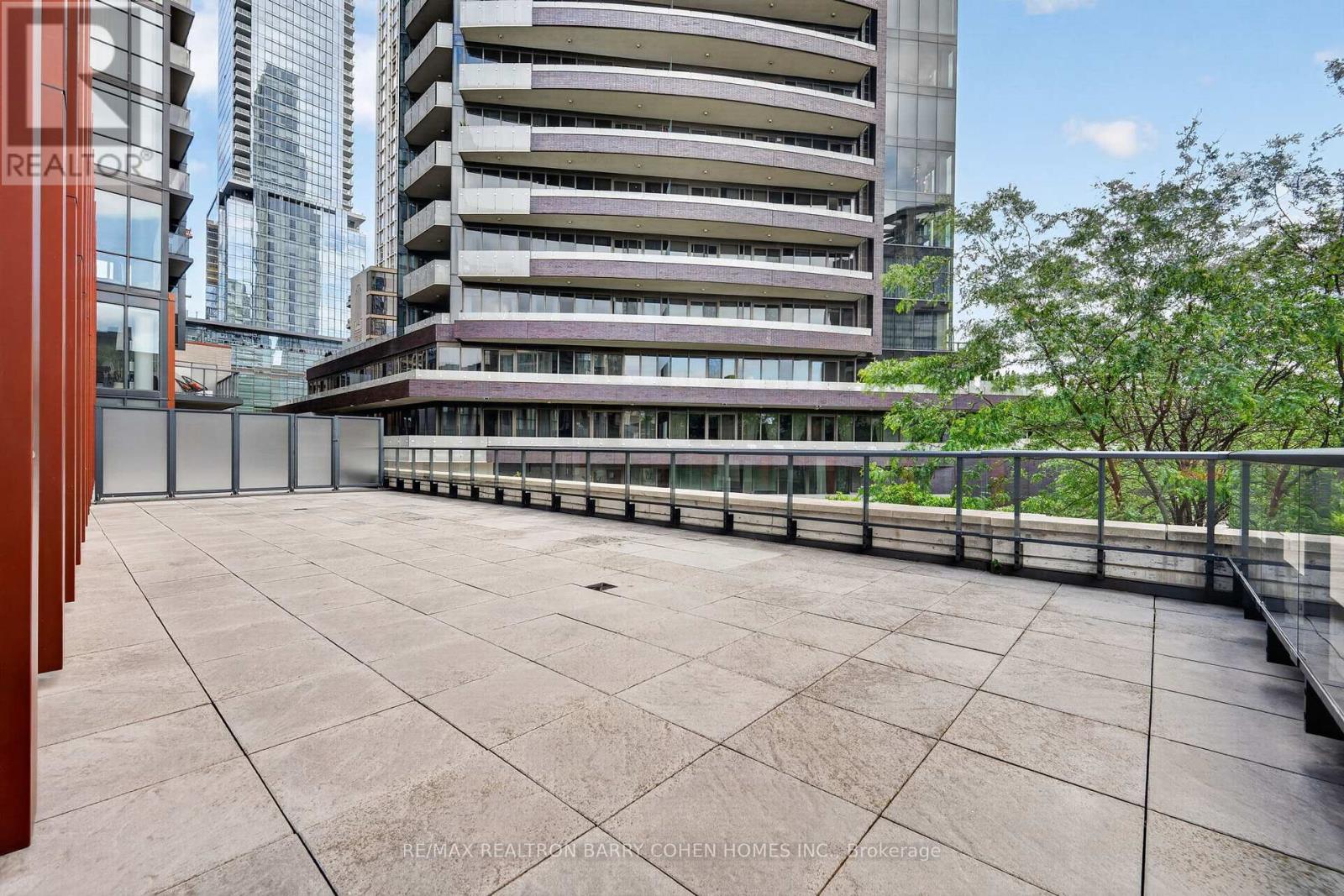 #303 32 DAVENPORT ROAD - 21
