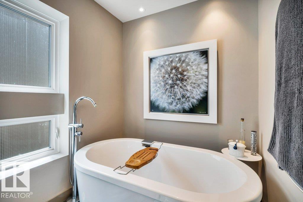 11339 67 ST NW - 37