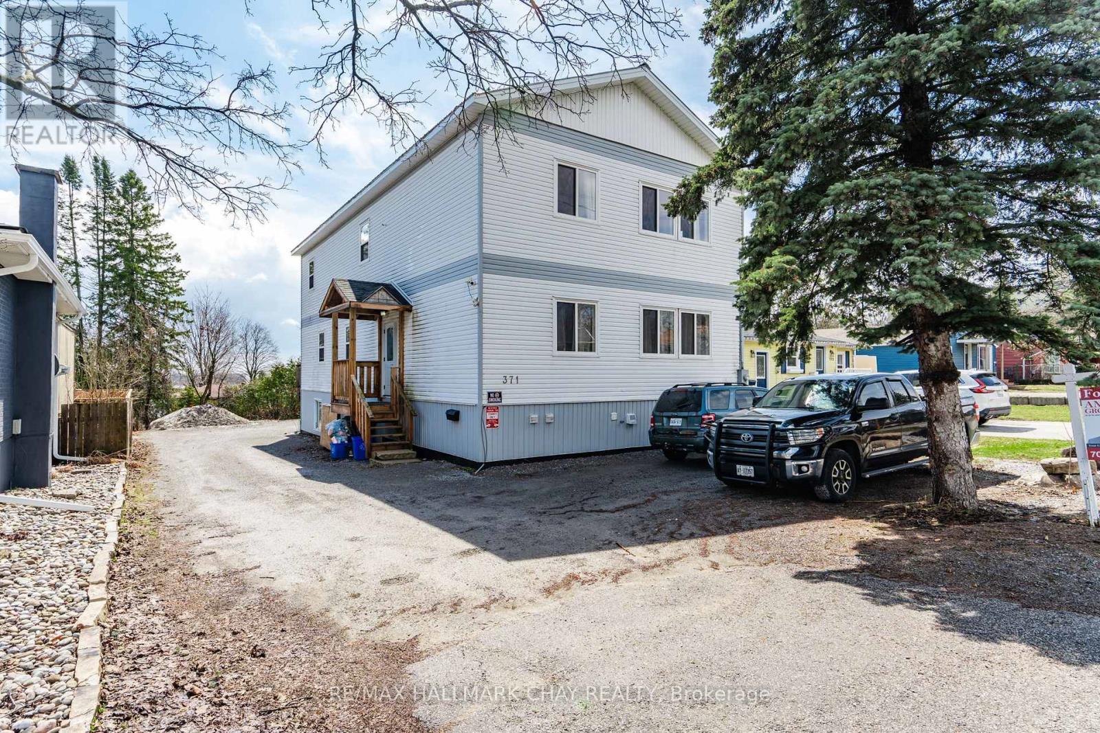 371 BARRIE ROAD - 1