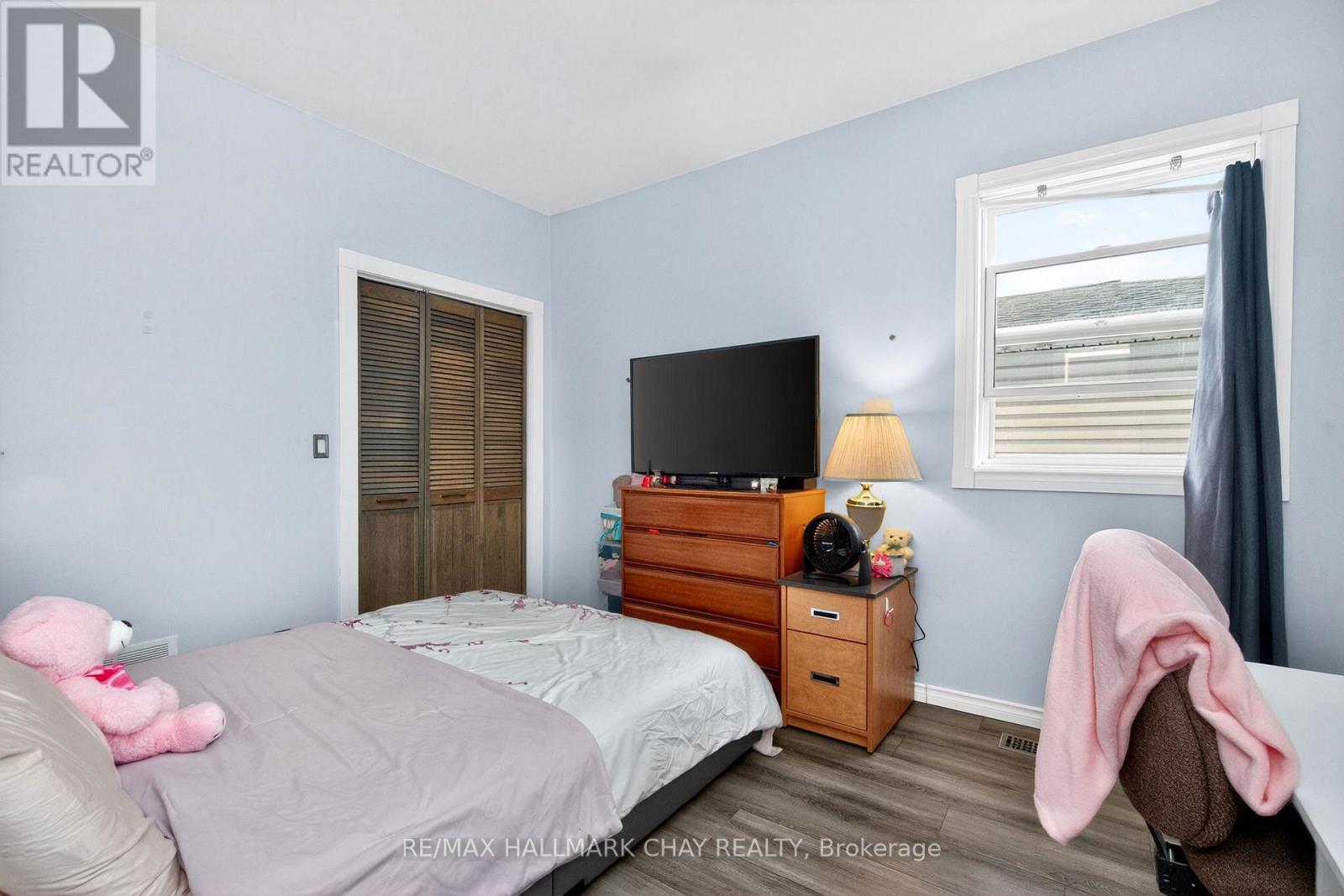 371 BARRIE ROAD - 10