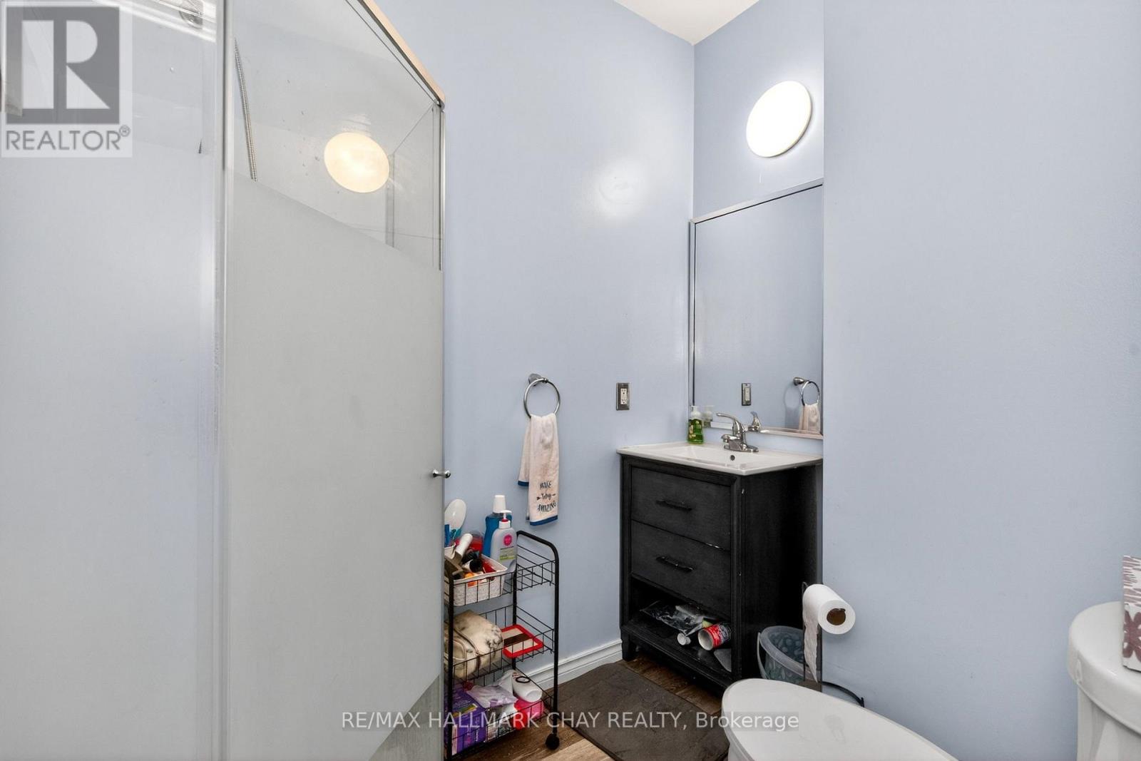 371 BARRIE ROAD - 11
