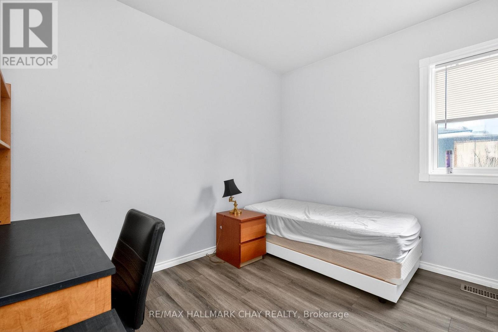 371 BARRIE ROAD - 12