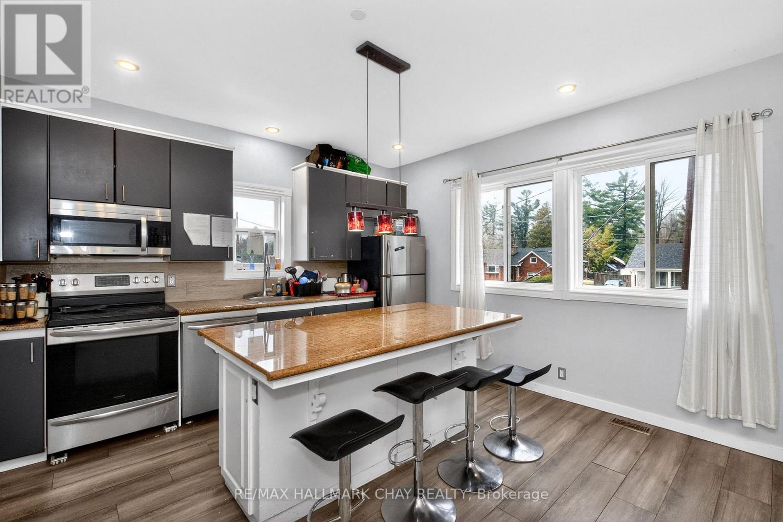 371 BARRIE ROAD - 19