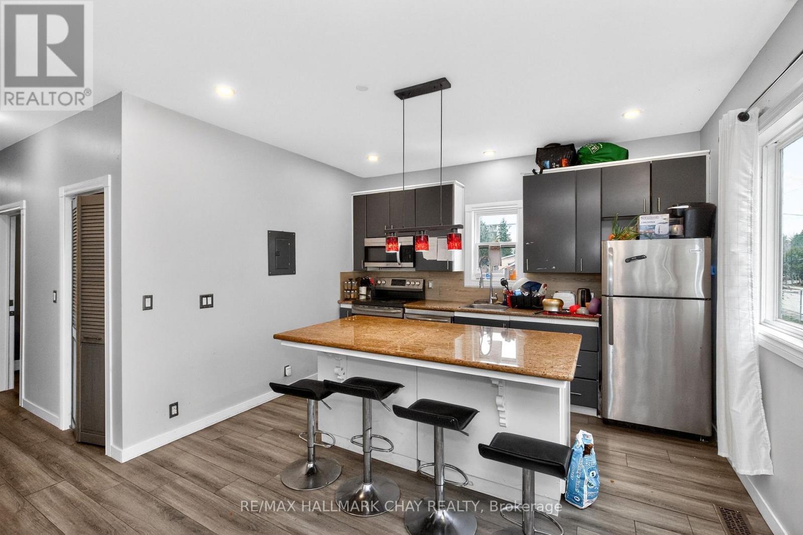 371 BARRIE ROAD - 20