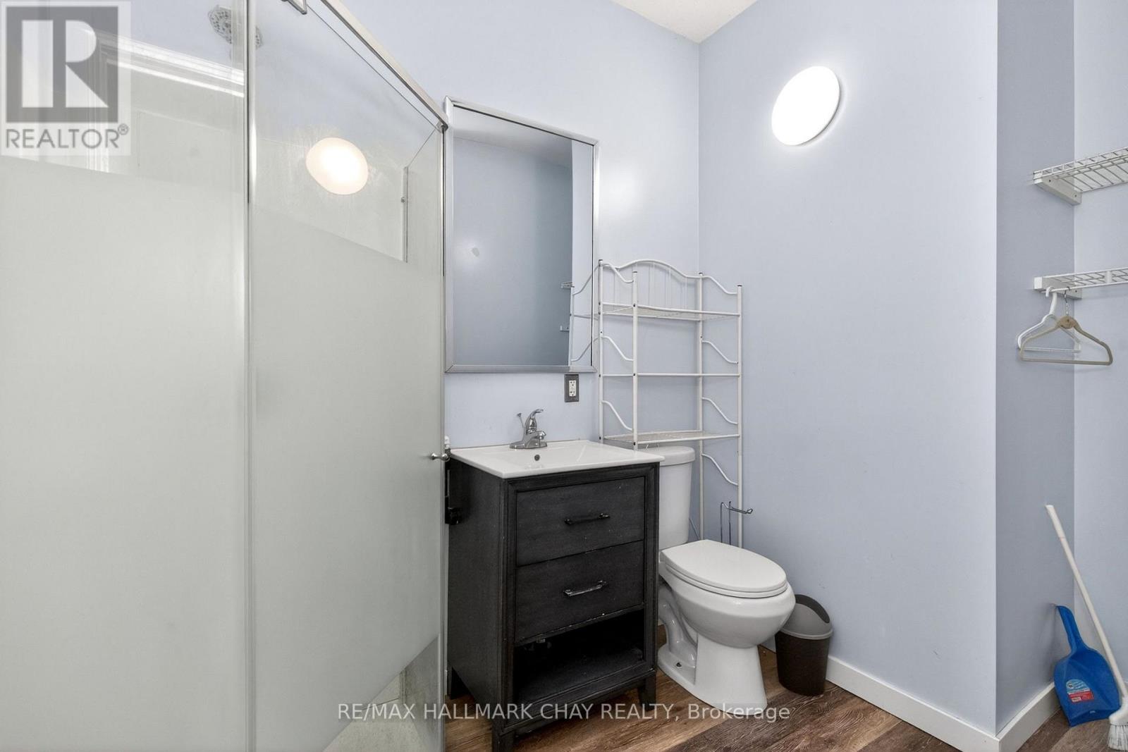 371 BARRIE ROAD - 23