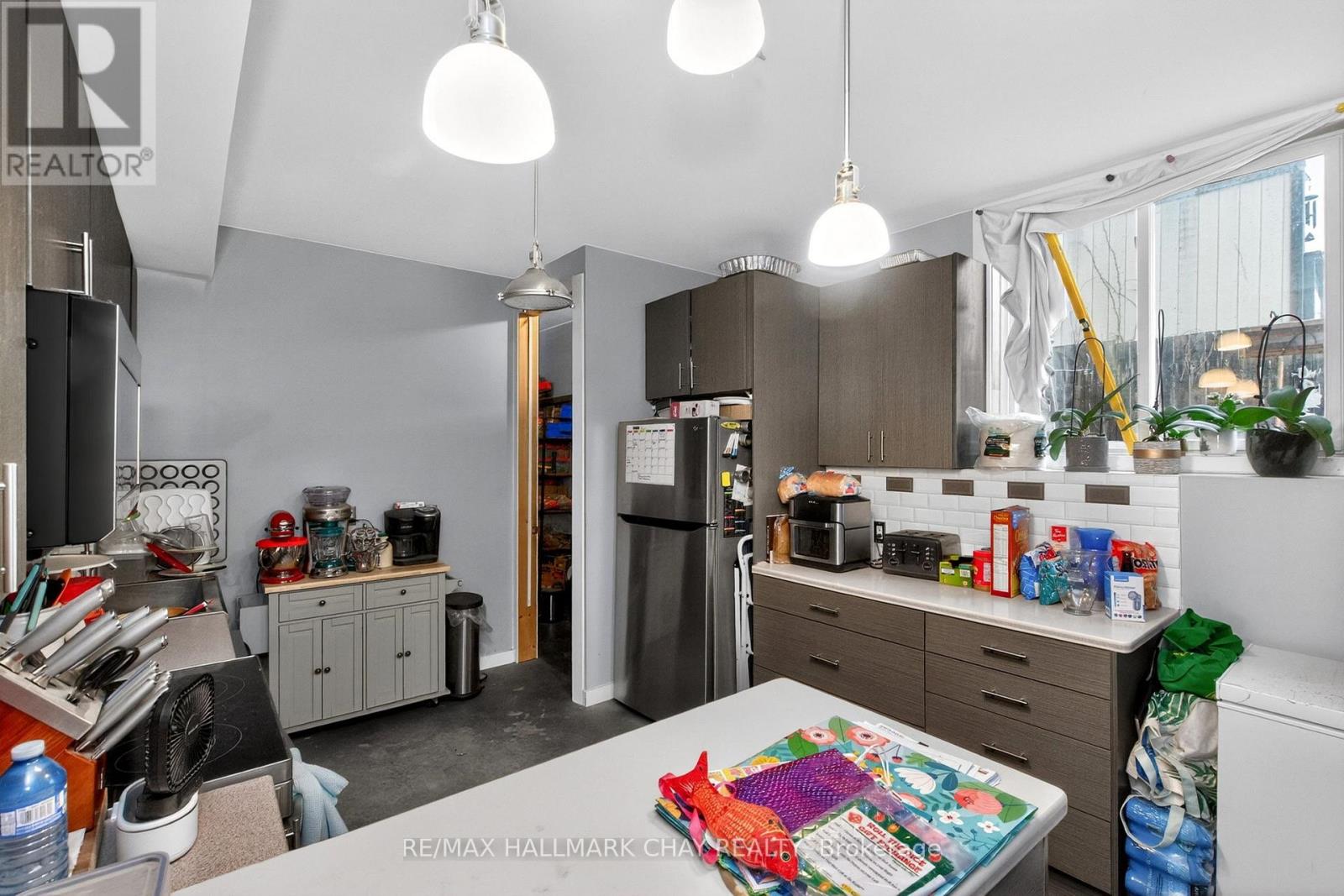 371 BARRIE ROAD - 26