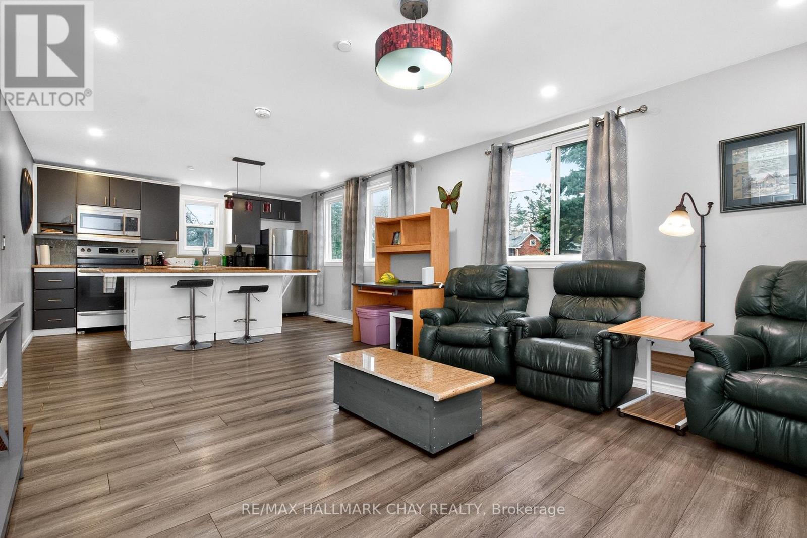 371 BARRIE ROAD - 3