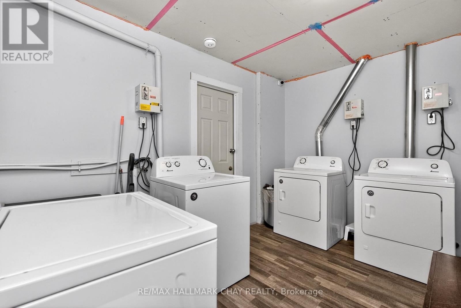 371 BARRIE ROAD - 31