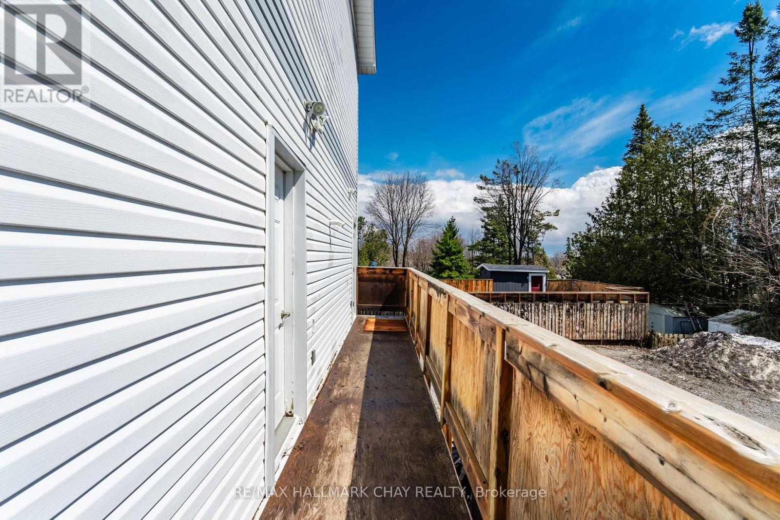 371 BARRIE ROAD - 36