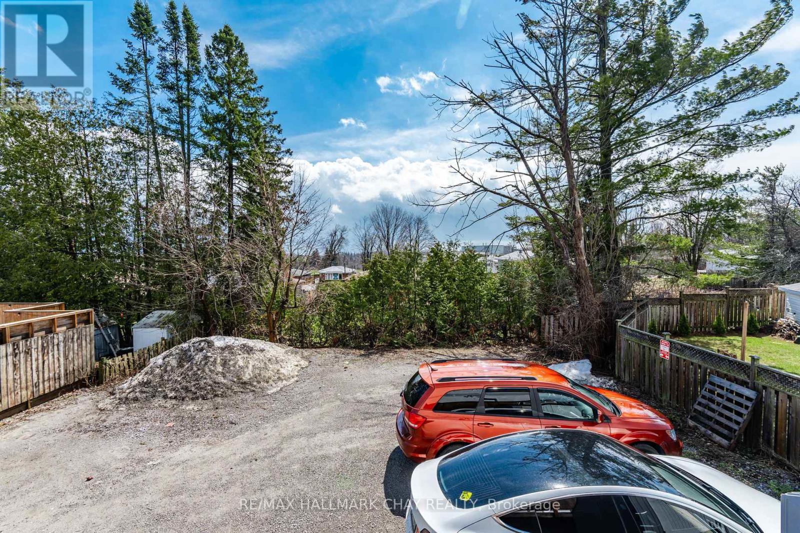 371 BARRIE ROAD - 38