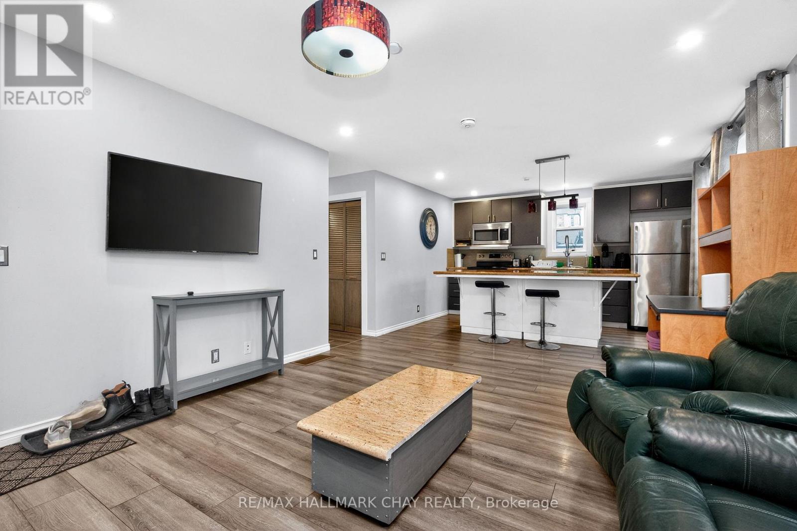 371 BARRIE ROAD - 4