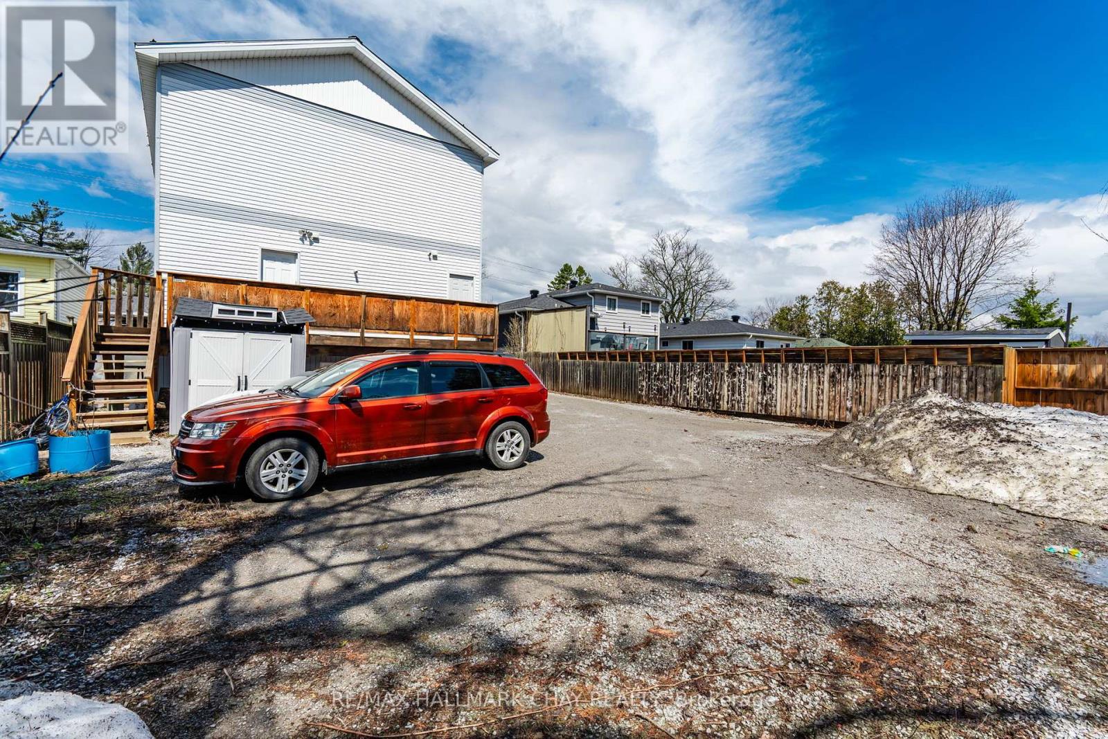 371 BARRIE ROAD - 40