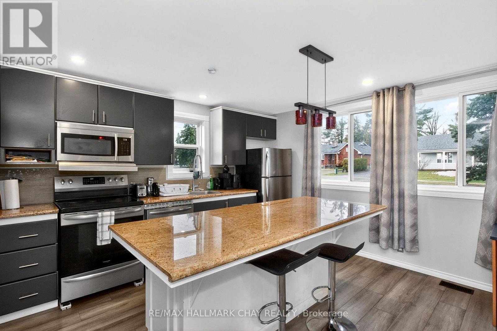 371 BARRIE ROAD - 6