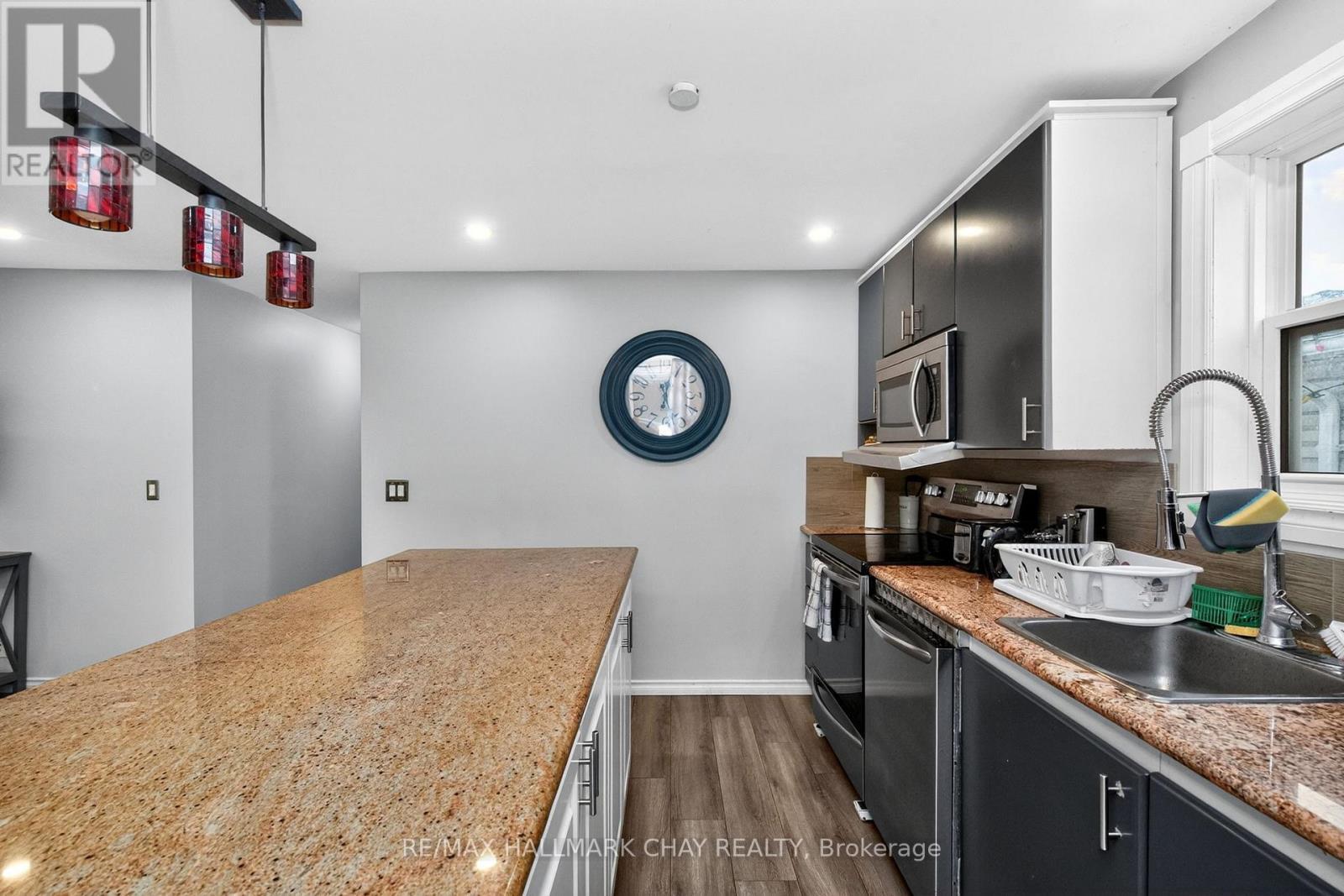 371 BARRIE ROAD - 8
