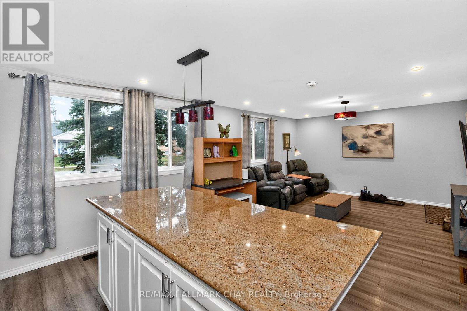 371 BARRIE ROAD - 9
