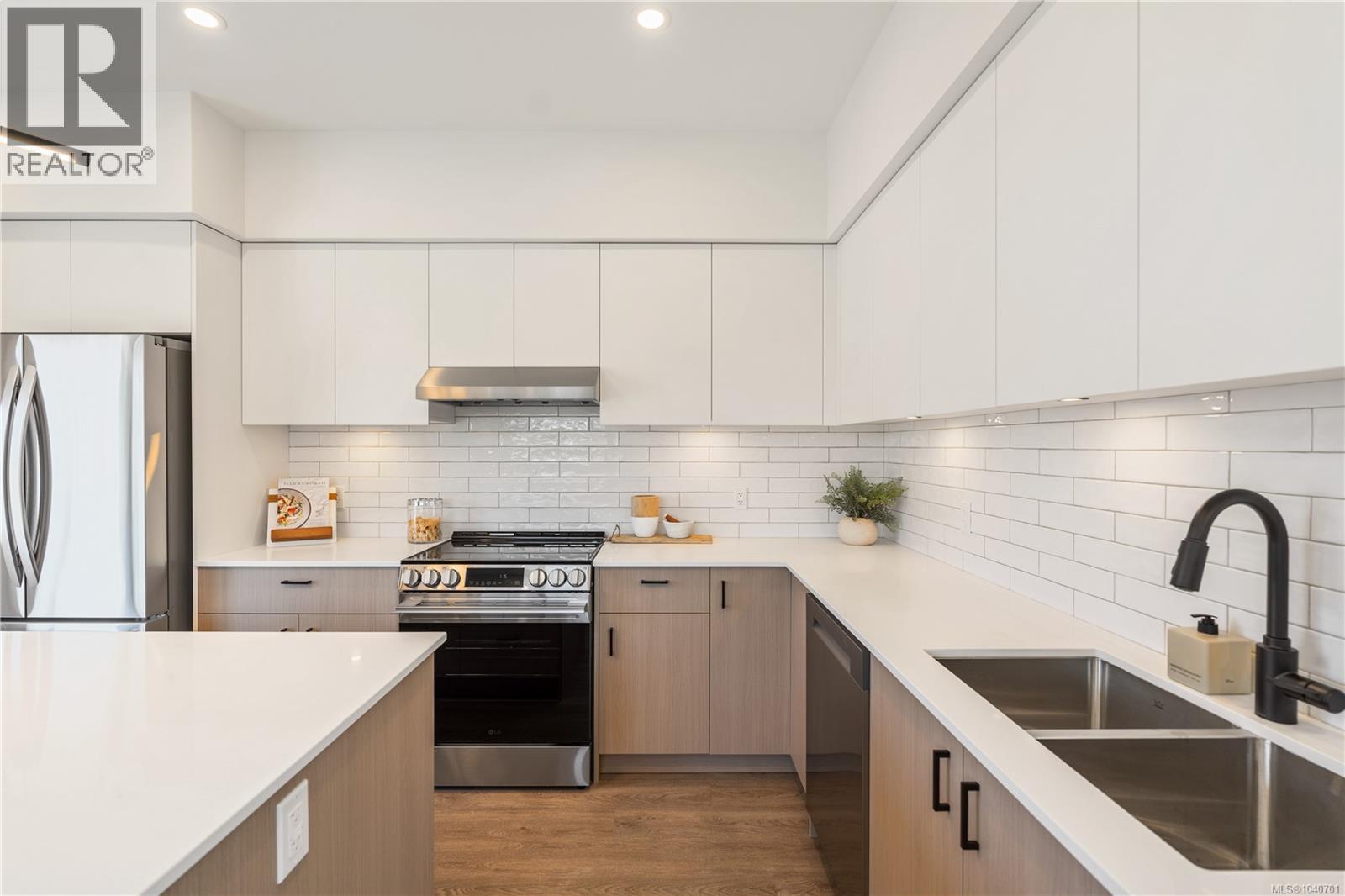 #1 921 Dale St - 18